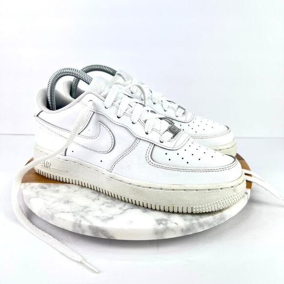 Nike Air Force 1 Low Triple White Shoes 314192-117 Youth Boys 5.5 Women's 7 - Picture 1 of 9